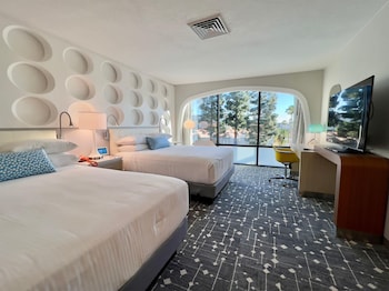 House of the Retro Future One-Bedroom Suite, 2 Queen Beds, Non-Smoking
