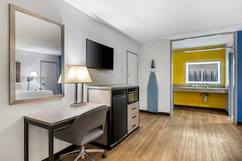 Suite, 1 King Bed, Non Smoking