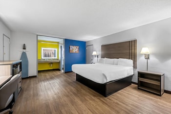 Suite, 1 King Bed, Non Smoking