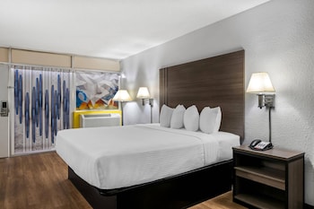 Suite, 1 King Bed, Non Smoking
