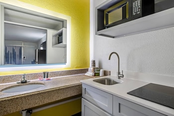 Room, 2 Queen Beds, Accessible, Non Smoking
