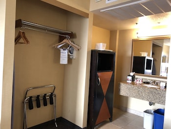 Room, 2 Double Beds, Non Smoking, Bay View (Lower Floor)