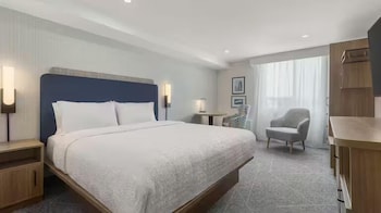 Room, 1 King Bed, Accessible (Mobililty & Hearing, Roll-In Shower)