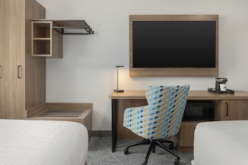 Room, 2 Queen Beds (Microwave/Fridge)