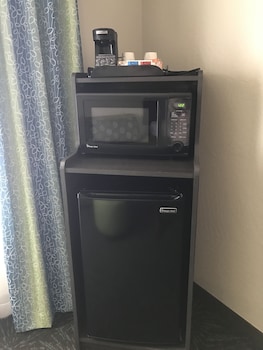 Standard Room, 2 Queen Beds (No Pets Allowed)