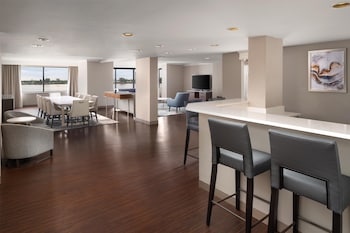 Premium Room, Bathtub (Mobility & Hearing, Parlor)