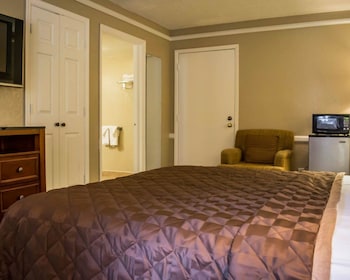 Standard Room, 1 King Bed, Smoking