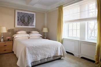 Superior Courtyard Queen Room