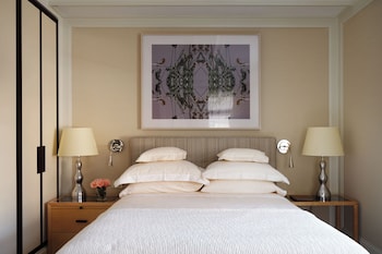 Superior Courtyard Queen Room