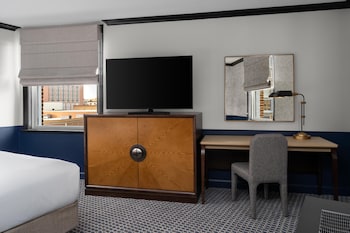 Superior Room, 1 King Bed