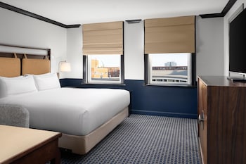 Room, 1 King Bed, Accessible (Roll-In Shower)