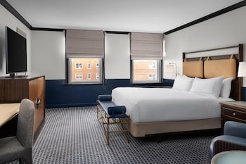 Superior Room, 1 King Bed (Wet bar)
