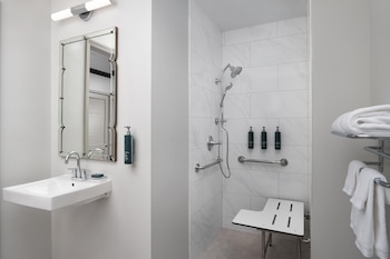 Room, 2 Queen Beds, Accessible (Roll-In Shower)