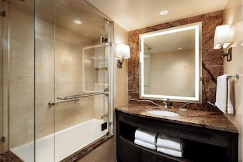 Grand Room, 1 King Bed