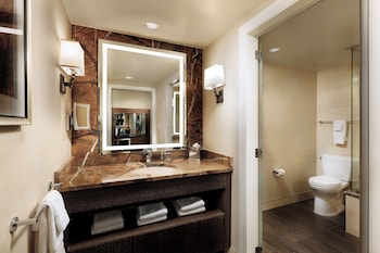 Grand Room, 1 King Bed