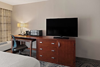 Standard Room, 2 Queen Beds, Accessible, Bathtub