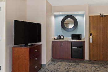 Suite, 2 Queen Beds, Non Smoking (with Sofabed)