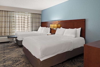 Suite, 2 Queen Beds, Non Smoking (with Sofabed)