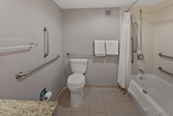 Standard Room, 2 Queen Beds, Accessible, Bathtub