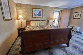 River-view Room, King Suite with Jetted tub and Balcony