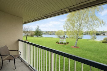 River-view, 1 King Bed with Balcony