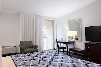 River-view, 1 King Bed with Balcony