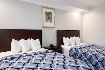 Deluxe Room, Two Queen Beds