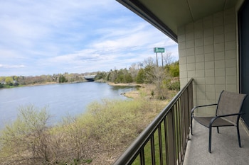 River-view Room, 2 Queen Beds with Jetted tub and Balcony