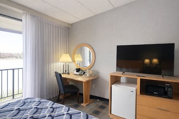 River-view Room, 2 Queen Beds with Jetted tub and Balcony