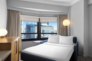 City Room, 1 King Bed