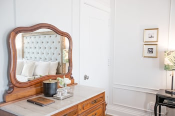 Classic Room, 1 King Bed