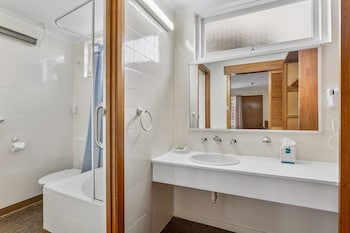 Standard Queen Room (Ground Floor)