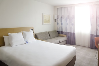 Superior room with queen bed and sofa bed