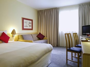 Superior room with queen bed and sofa bed