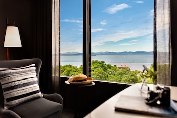 Premium Room, 1 King Bed, Lake View