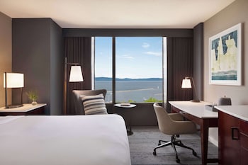 Room, 1 King Bed, Lake View