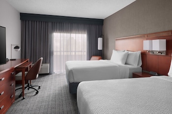 Room, 2 Queen Beds (Mobility/Hearing Accessible, Tub)