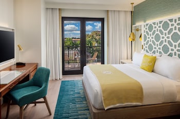 Classic Room, 1 King Bed, Balcony