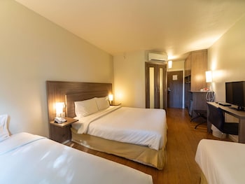 Family Room, Multiple Beds