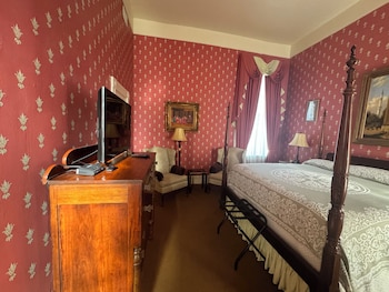 Room, 1 King Bed (John P. Walworth)