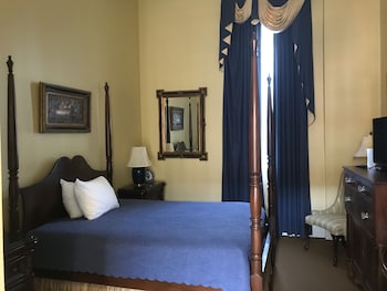 Room, 1 Queen Bed (Louis J. Winston)