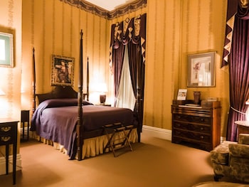 Room, 1 Queen Bed (John R. Lynch)