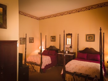 Room, 2 Double Beds (The Varina Davis Room)