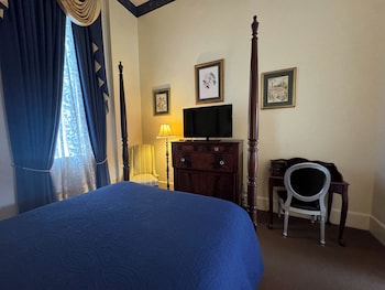 Room, 1 Queen Bed (Louis J. Winston)