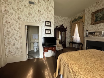 Room, 1 King Bed (The Ullman Room)