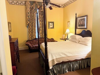 Room, 1 Queen Bed (Octavia Dockery)