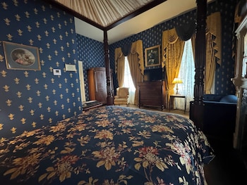Room, 1 Queen Bed (The Newman Room)