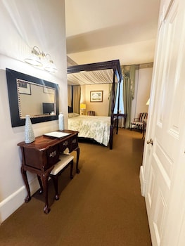 Room, 1 Queen Bed (Rosalie Beekman)