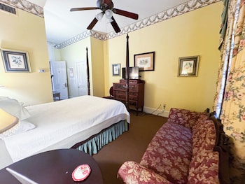 Room, 1 Queen Bed (Octavia Dockery)