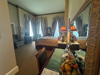 Room, 1 King Bed (Richard Wright)